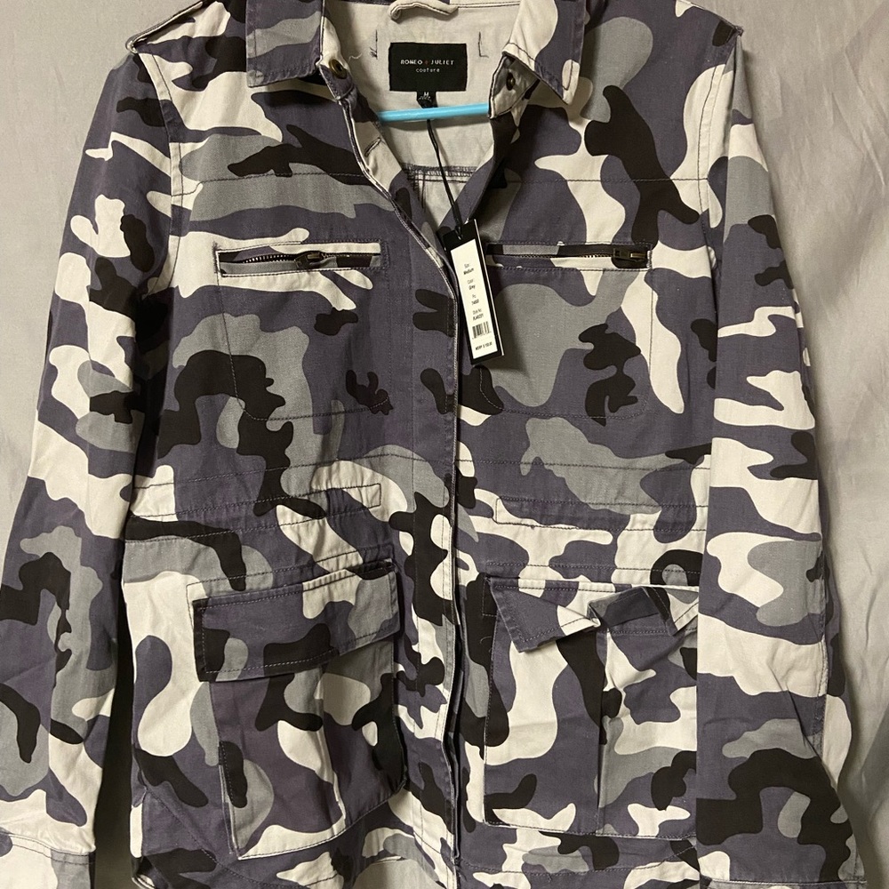NWT Romeo and Juliet camo jacket